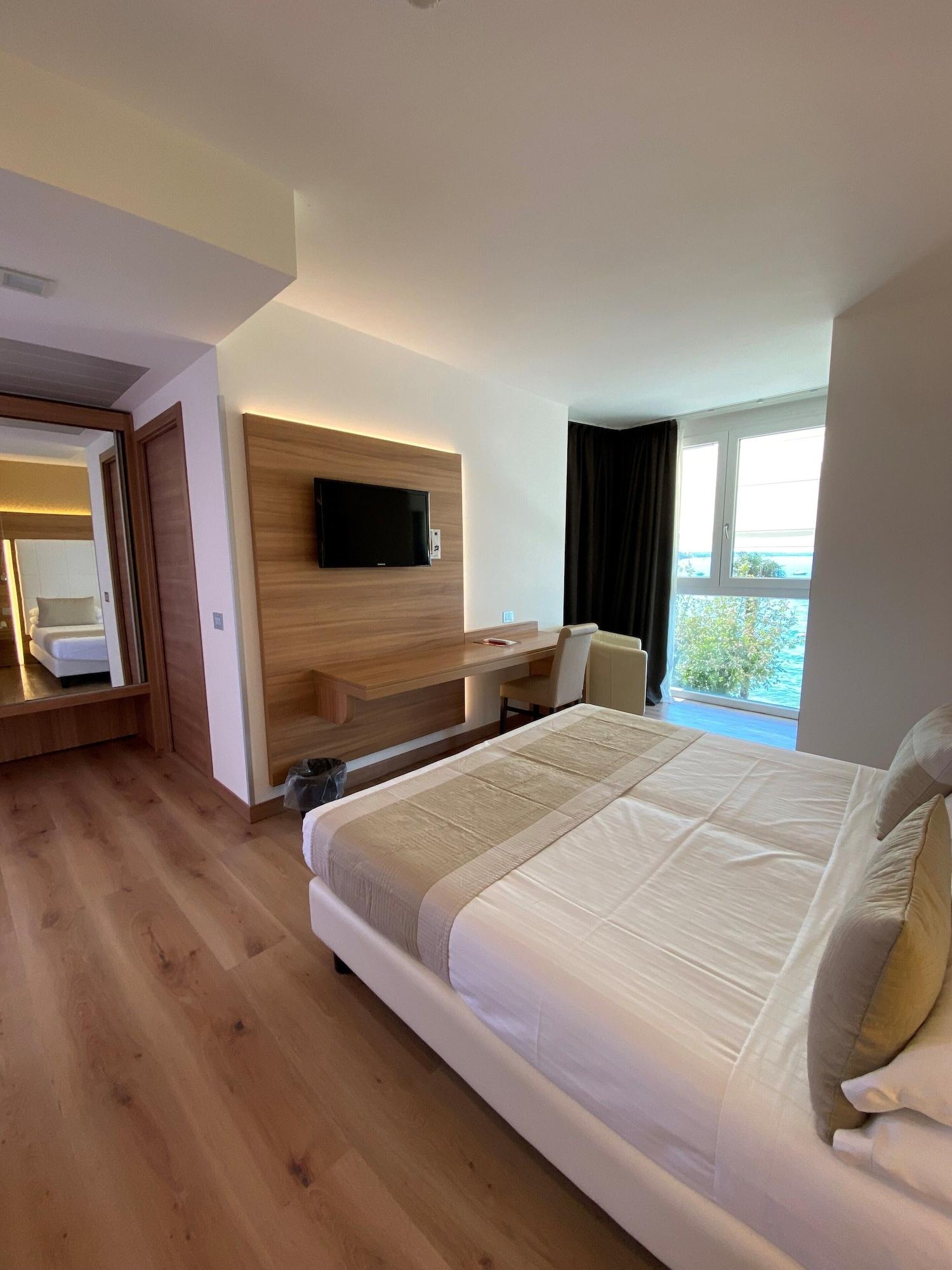 Kriss Internazionale Hotel Bardolino Luaran gambar