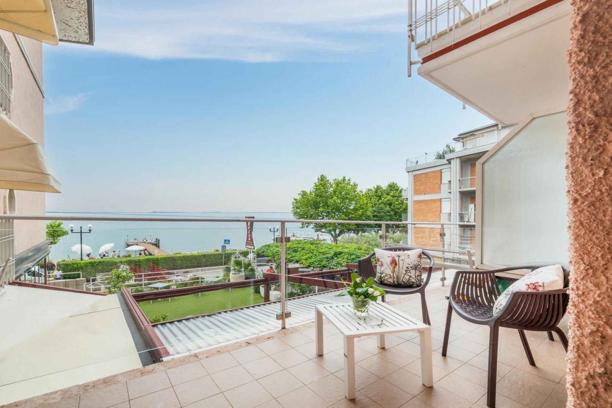 Kriss Internazionale Hotel Bardolino Luaran gambar
