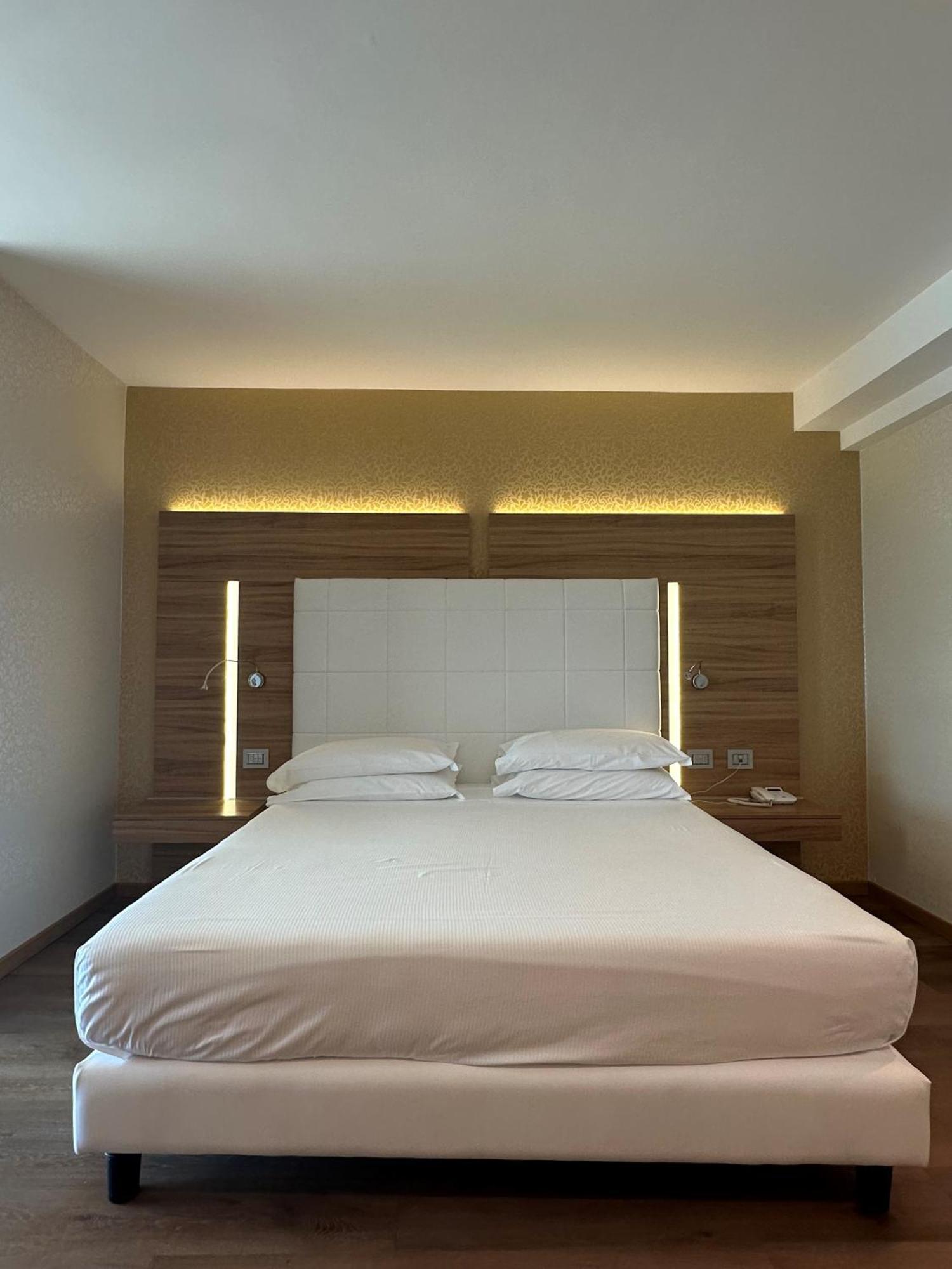 Kriss Internazionale Hotel Bardolino Luaran gambar