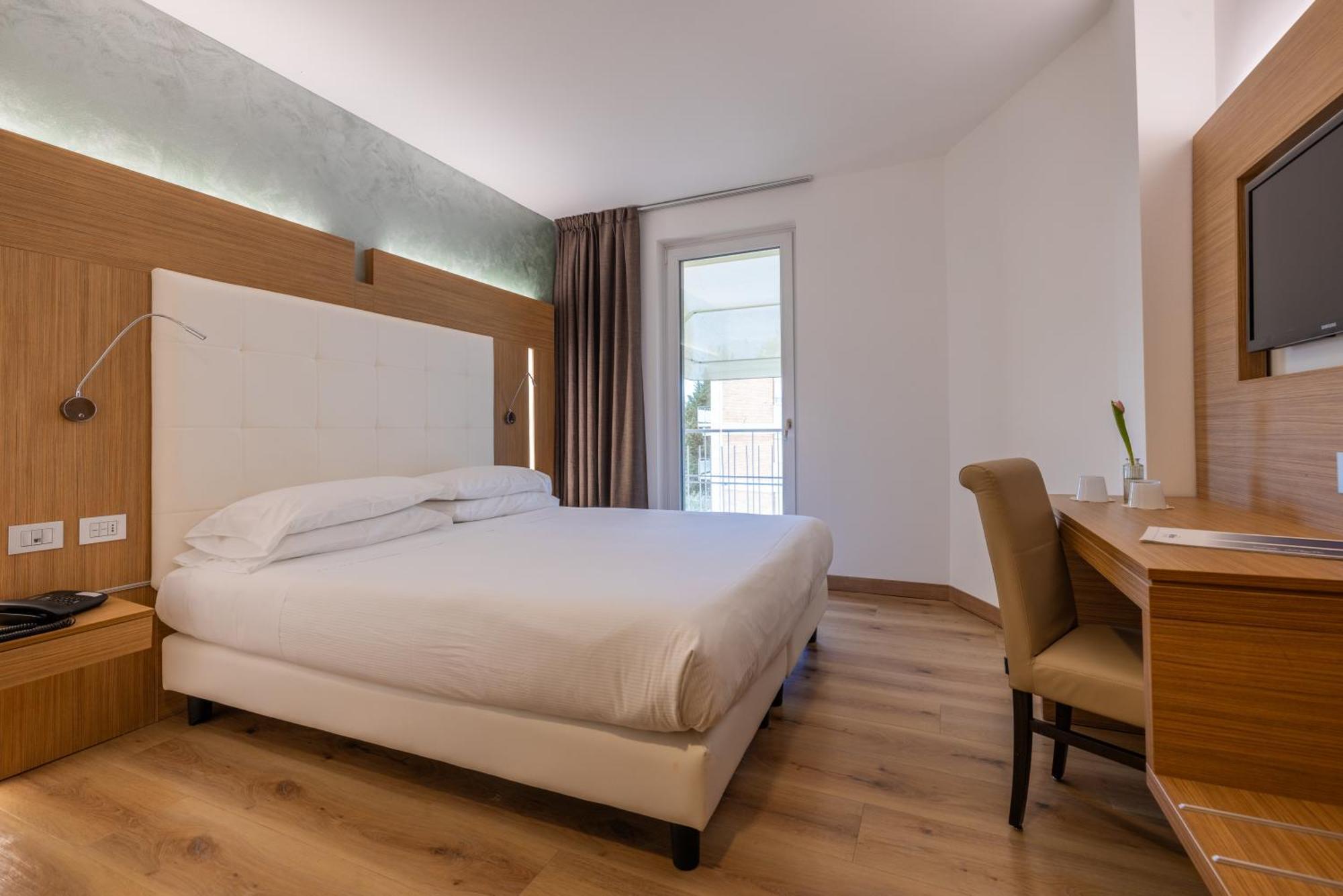 Kriss Internazionale Hotel Bardolino Luaran gambar