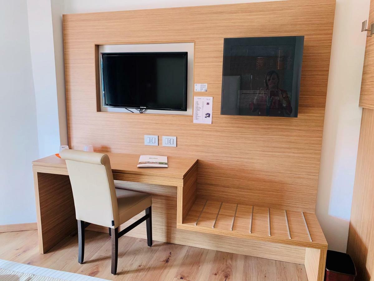 Kriss Internazionale Hotel Bardolino Luaran gambar